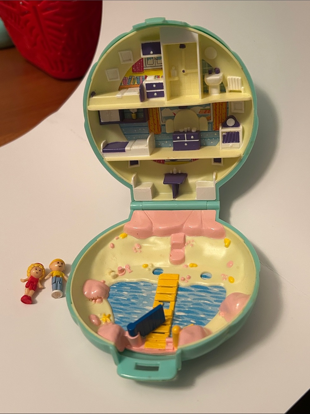 1989 Polly Pocket Seashell Compact Beach Theme with figurines